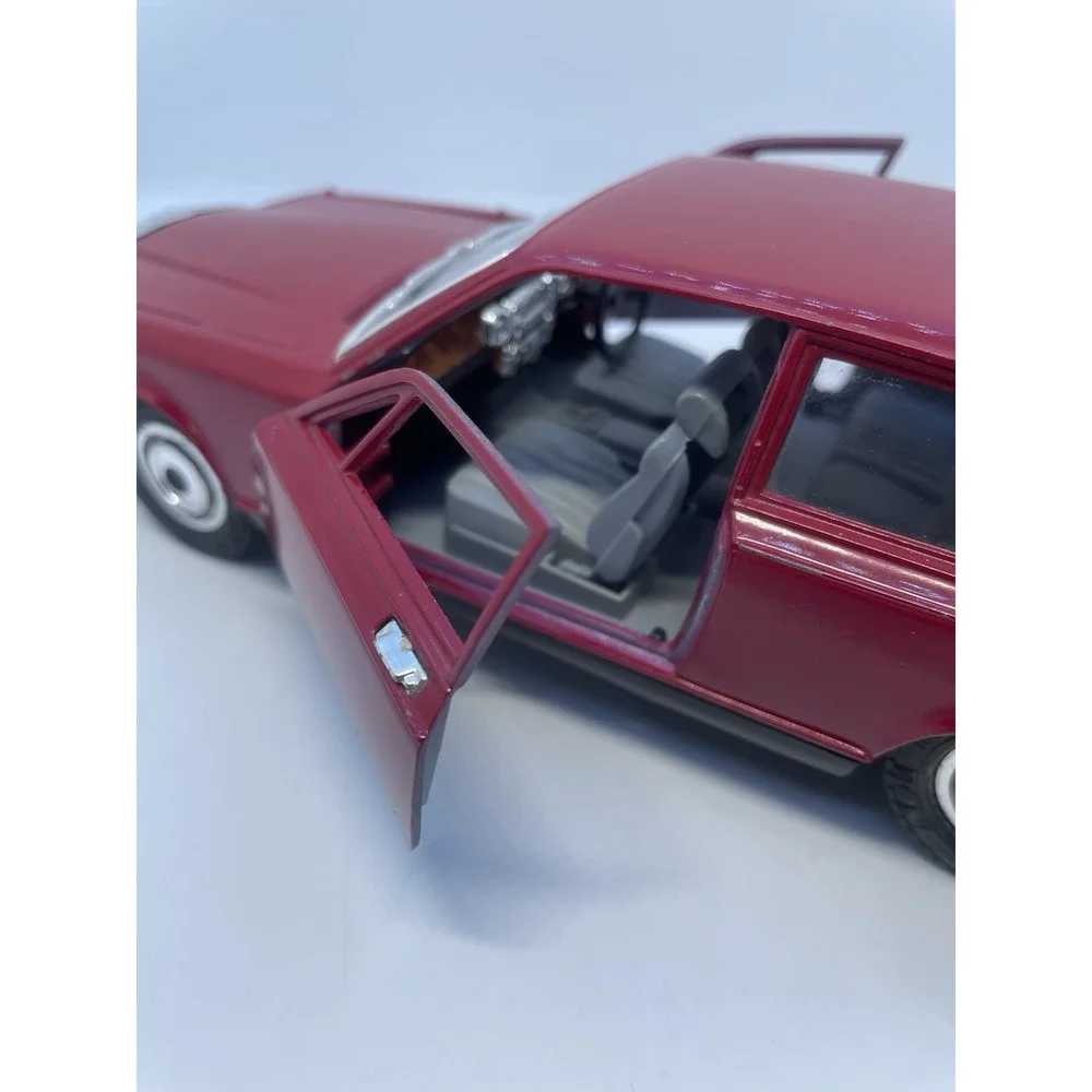 Burago Sb 1/22‎ - Rolls Royce Camargue Red Die cast Model Car